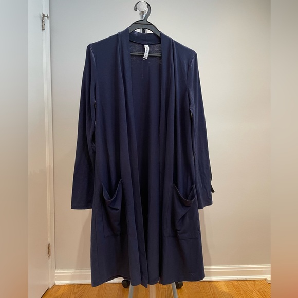๐จ๐ฆ 6 for $25 ๐จ๐ฆ Long Cardigan - Picture 2 of 3
